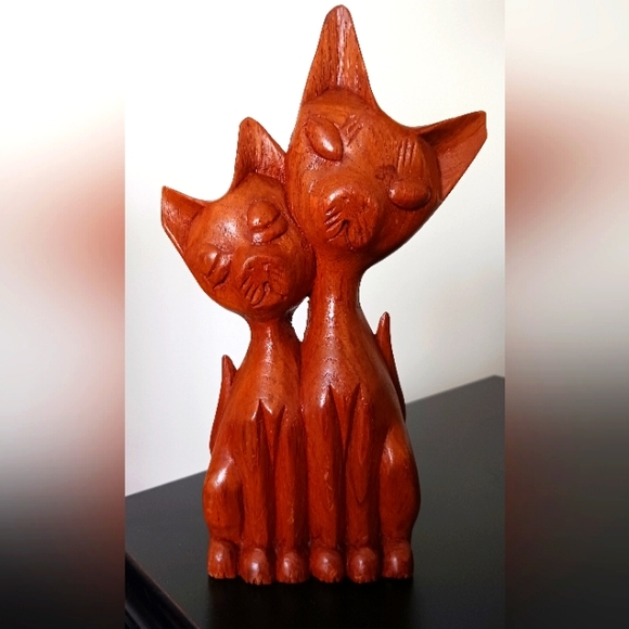 Handcrafted Solid Teakwood Cat & Kitten, made in Thailand, 9.5" tall x 5.5 x 1.5 - Picture 2 of 6